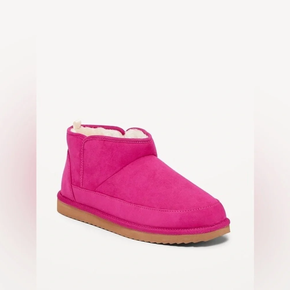 💕 Old Navy Faux Suede Sherpa-Lined Booties in Pink